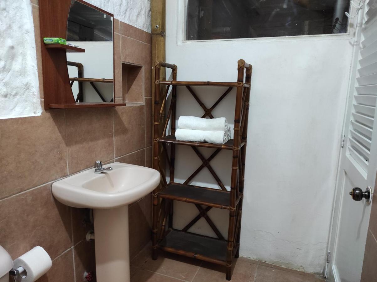 Отель Caramba Hospedaje Тонсупа Экстерьер фото